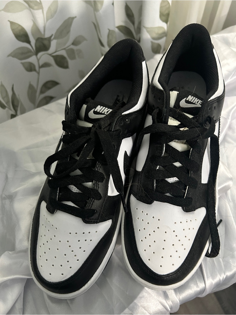 Boys Nike Black and White Sneaker with Padded Collar